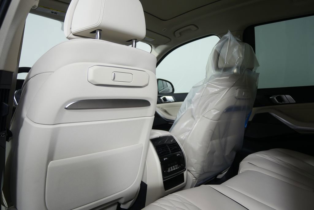 Used 2026 BMW X7 xDrive40i AWD/4WD image 18