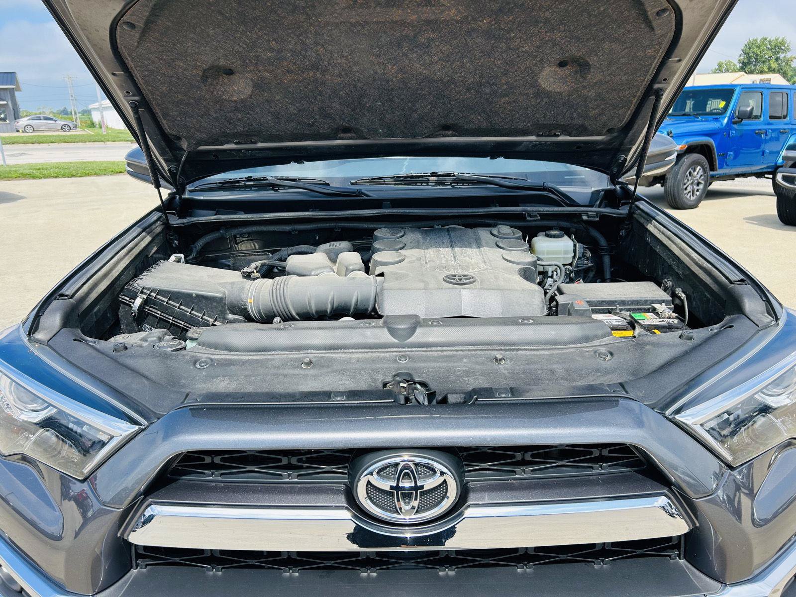 Used 2019 Toyota 4Runner Limited AWD/4WD image 38