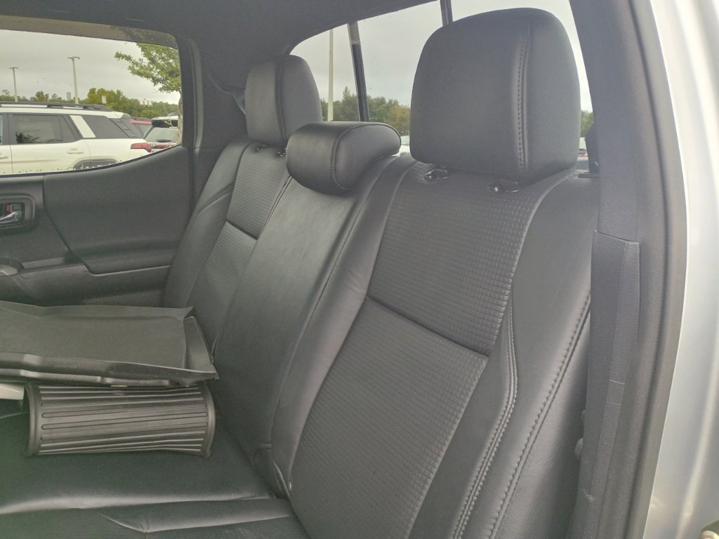Used 2019 Toyota Tacoma TRD Sport w/ TRD Premium Sport Package AWD/4WD image 17