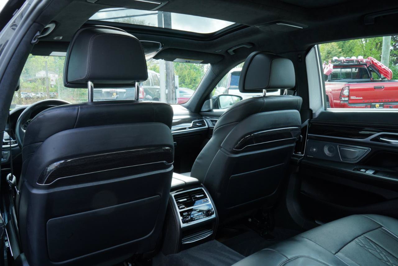 Used 2017 BMW 750i RWD image 46