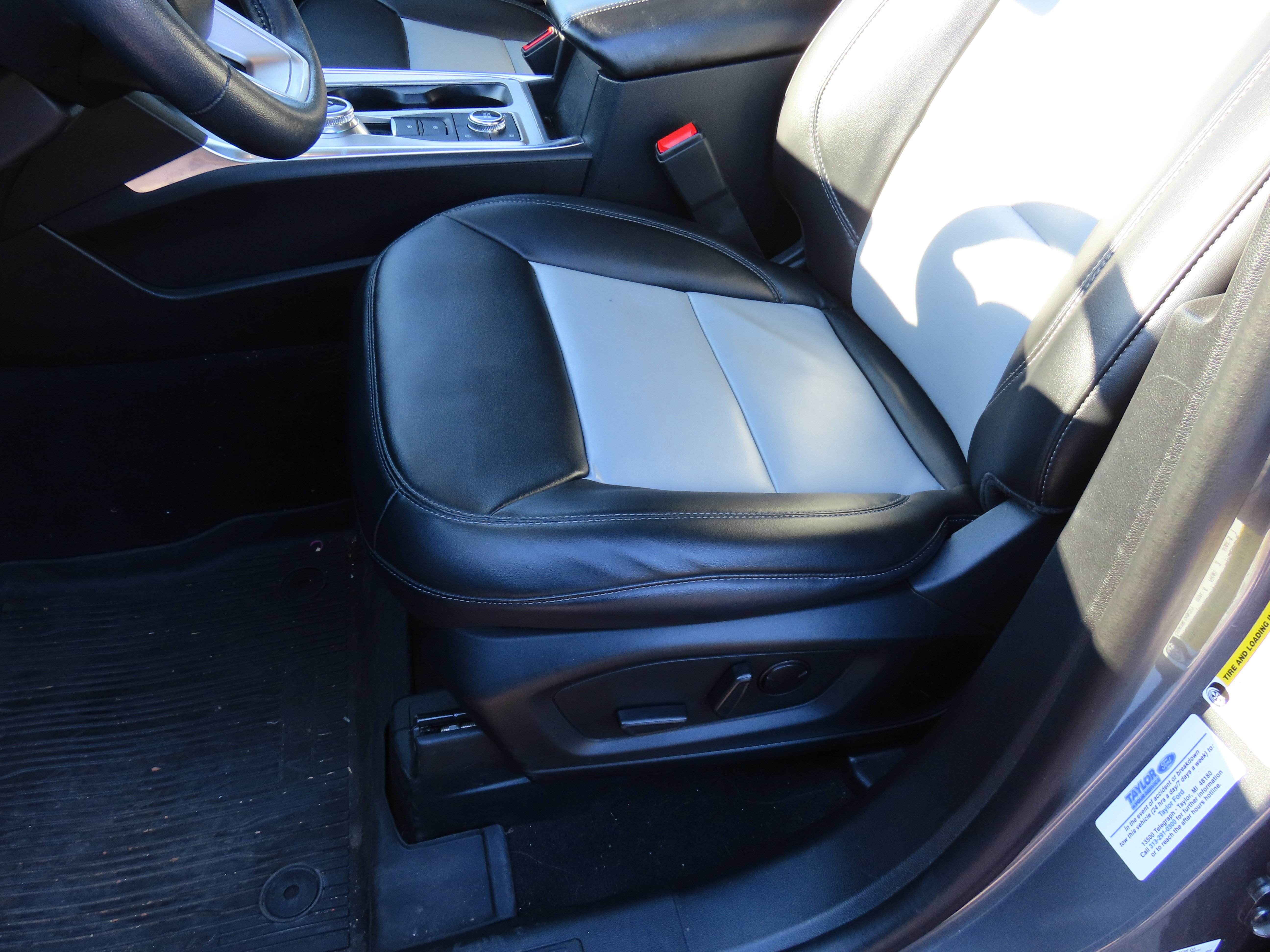 Used 2023 Ford Explorer XLT w/ Equipment Group 202A image 37