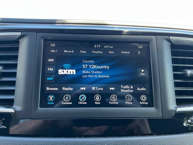 Used 2018 Chrysler Pacifica Touring-L FWD image 18
