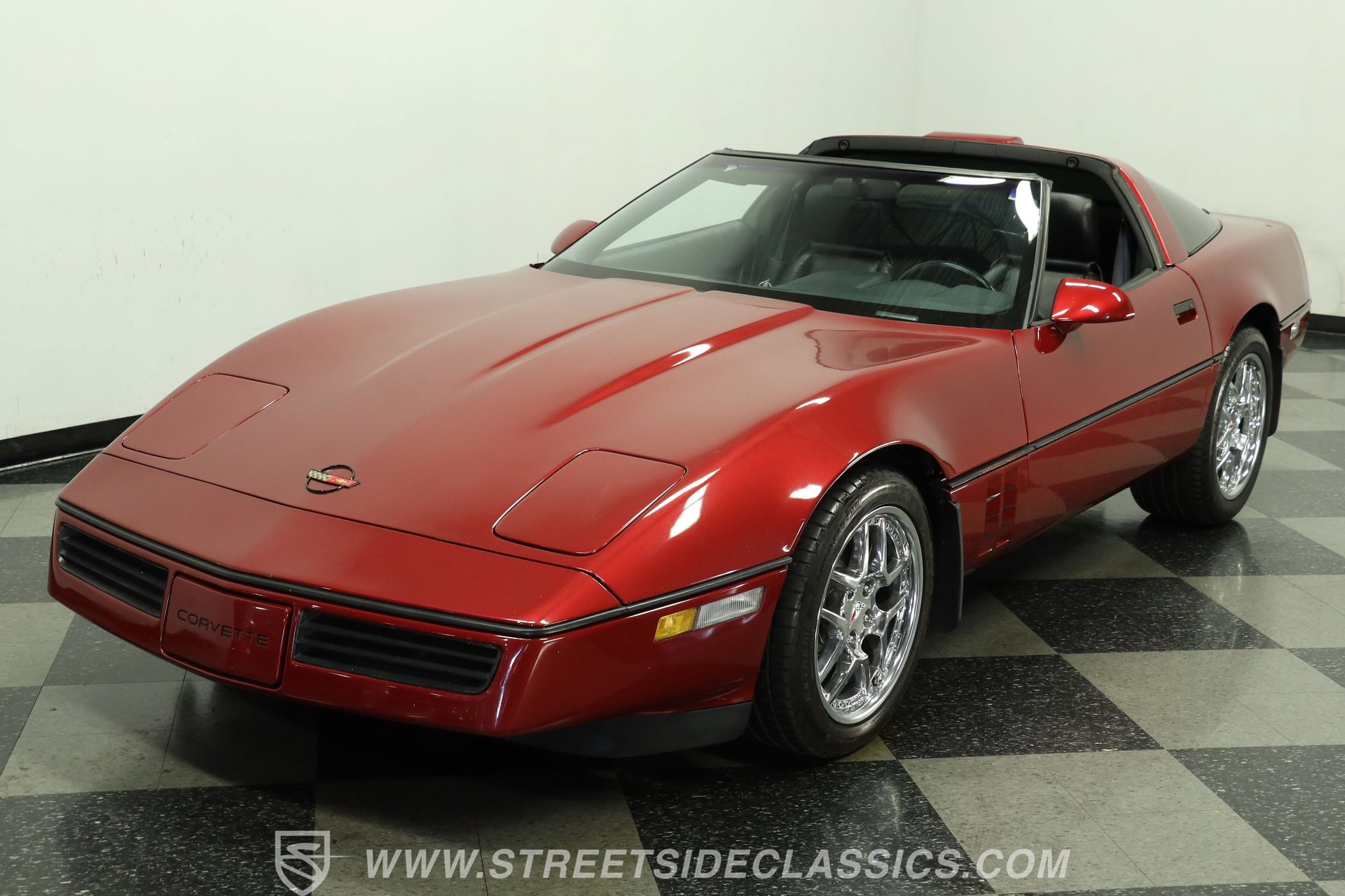 Used 1990 Chevrolet Corvette Coupe RWD image 18