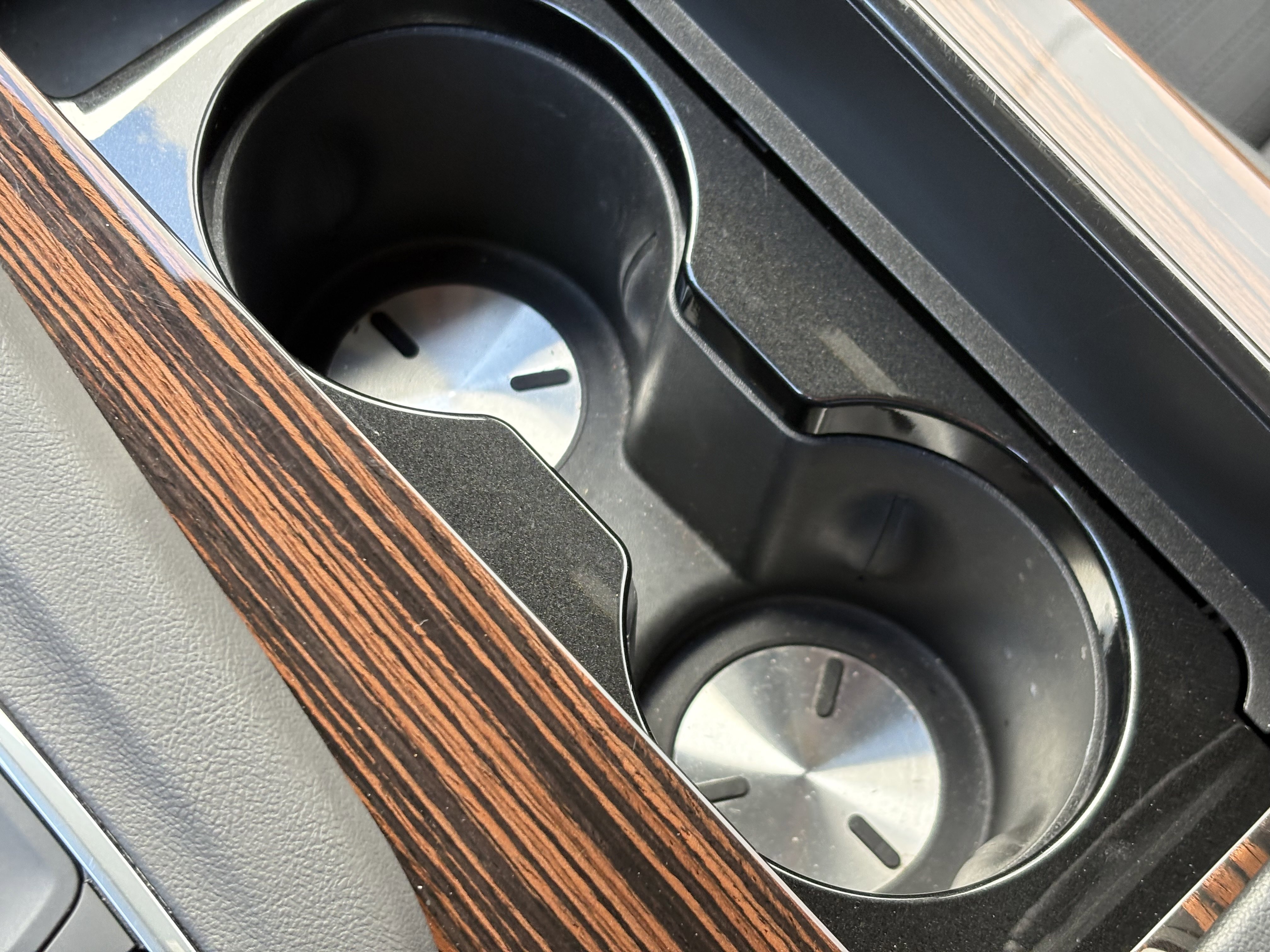 Used 2024 Cadillac Escalade ESV Premium Luxury w/ Performance Package AWD/4WD image 32