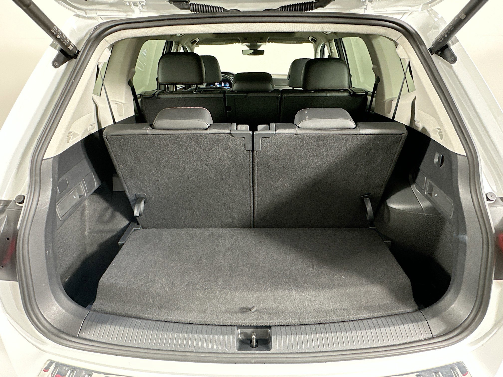 Used 2024 Volkswagen Tiguan Wolfsburg Edition image 30