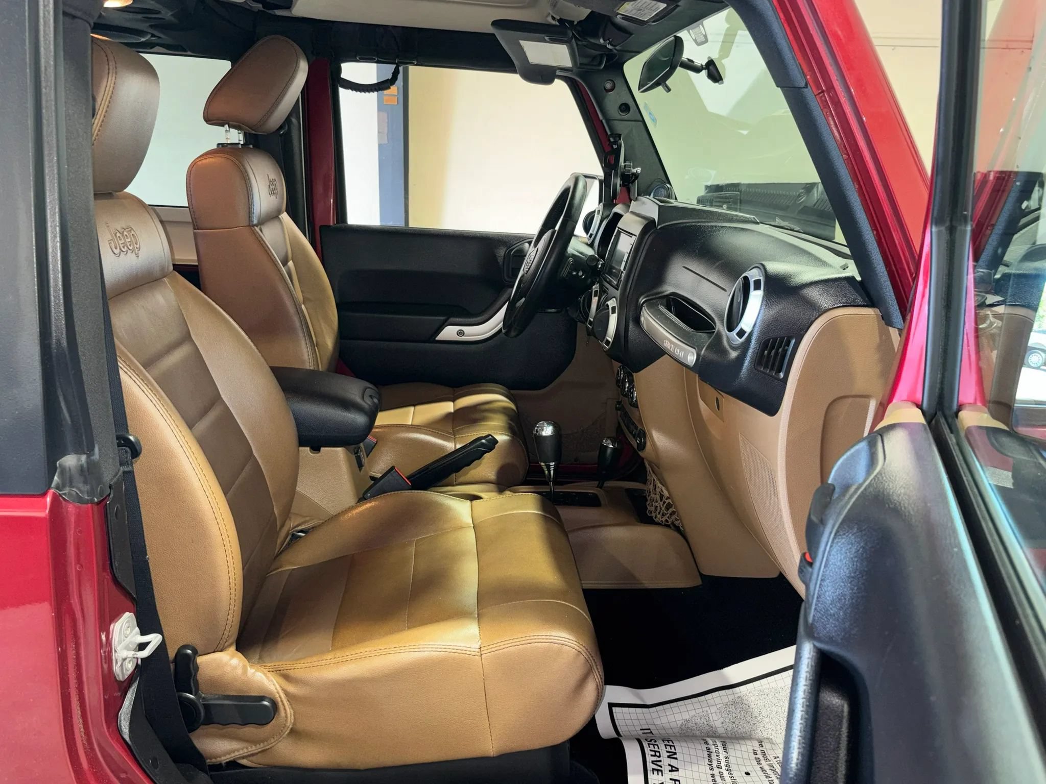Used 2011 Jeep Wrangler Sahara w/ Connectivity Group AWD/4WD image 17