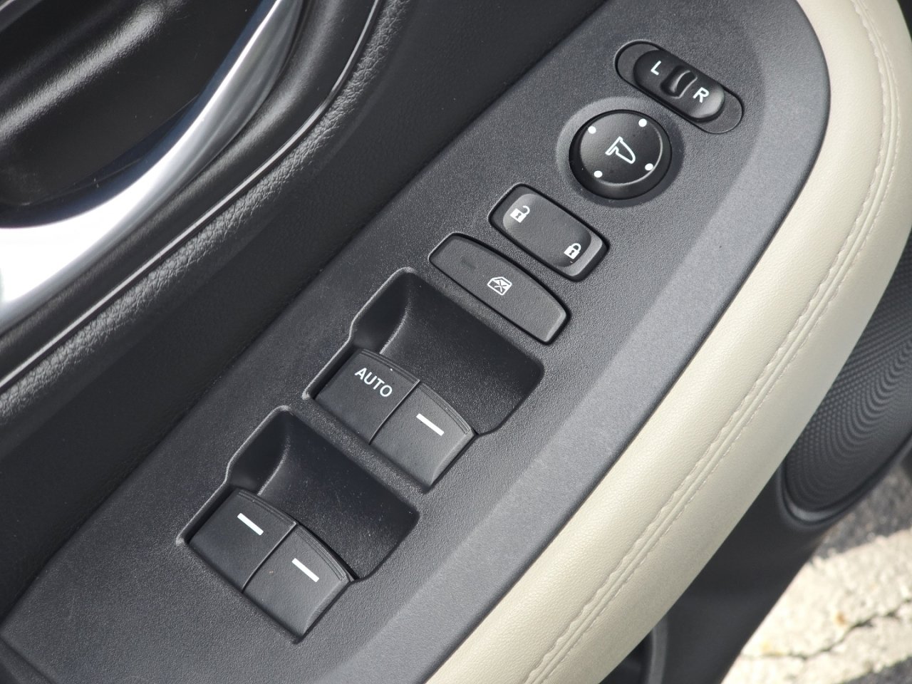 Certified 2023 Honda HR-V LX image 24