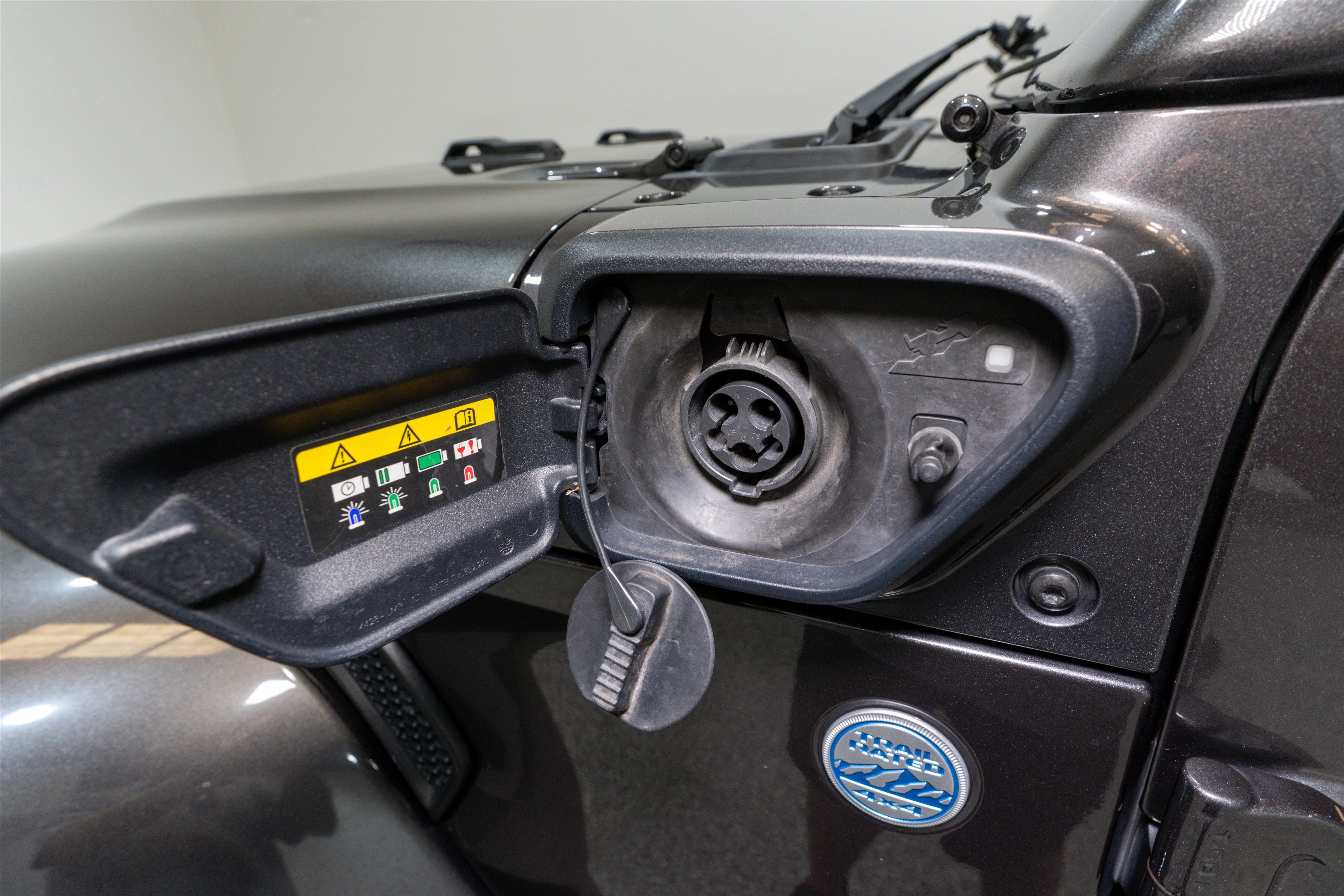 Used 2021 Jeep Wrangler Unlimited Sahara w/ Cold Weather Group AWD/4WD image 33
