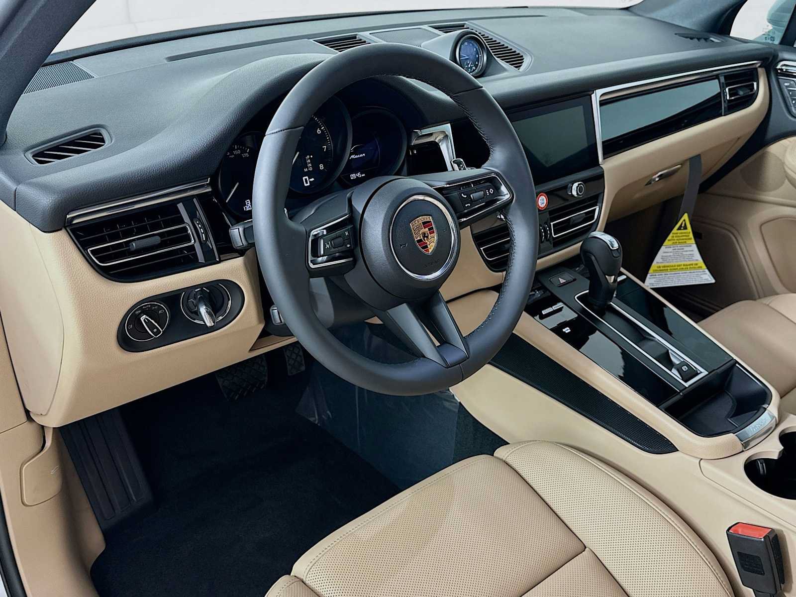 New 2026 Porsche Macan AWD/4WD image 4