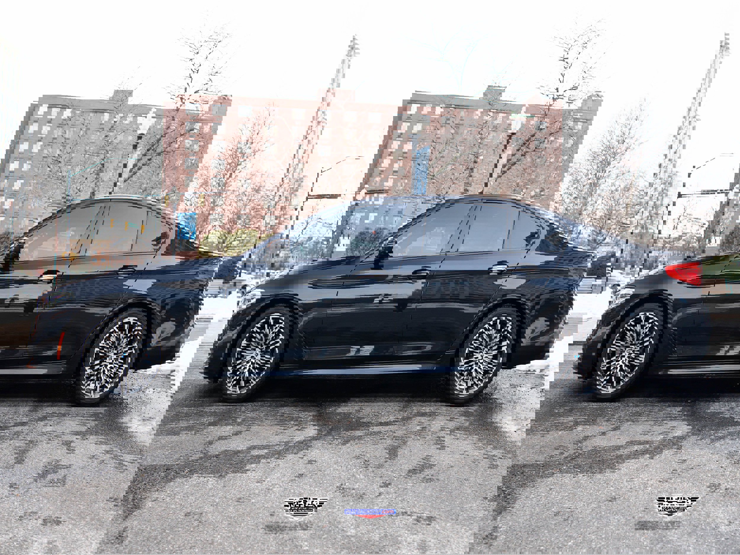 Used 2018 BMW 540i xDrive w/ M Sport Package image 4