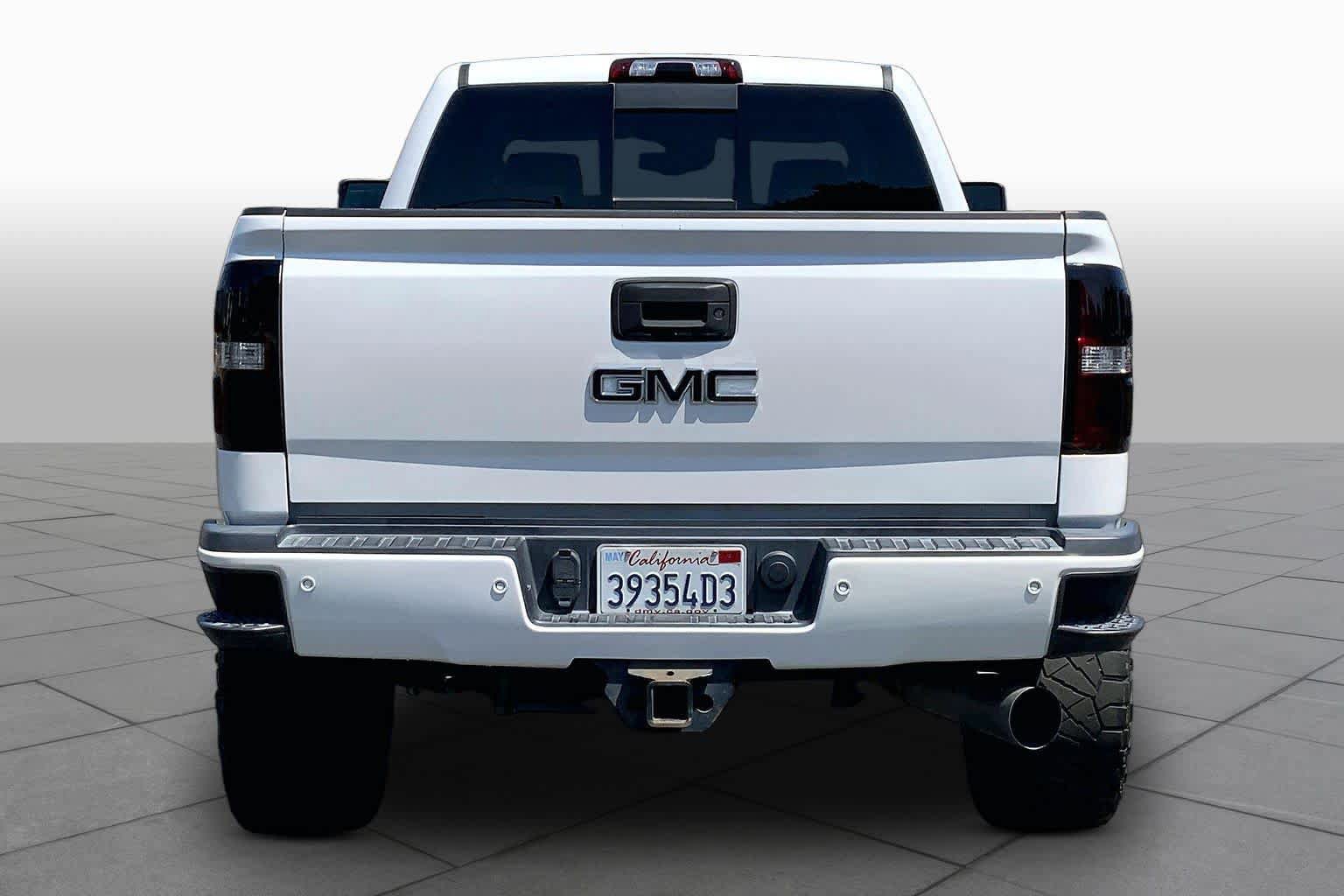 Used 2018 GMC Sierra 2500 Denali w/ Duramax Plus Package AWD/4WD image 4