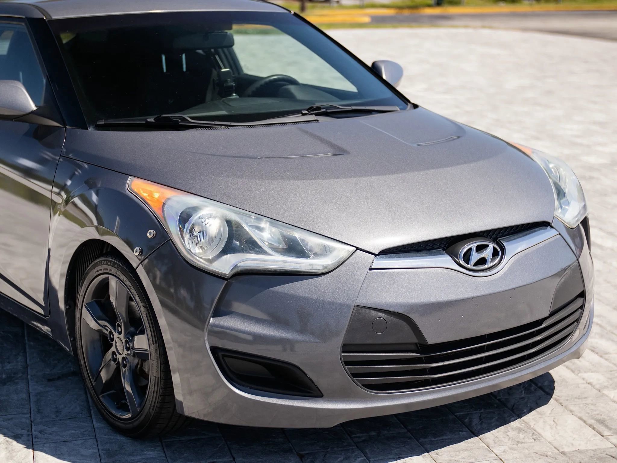 Used 2015 Hyundai Veloster FWD image 4