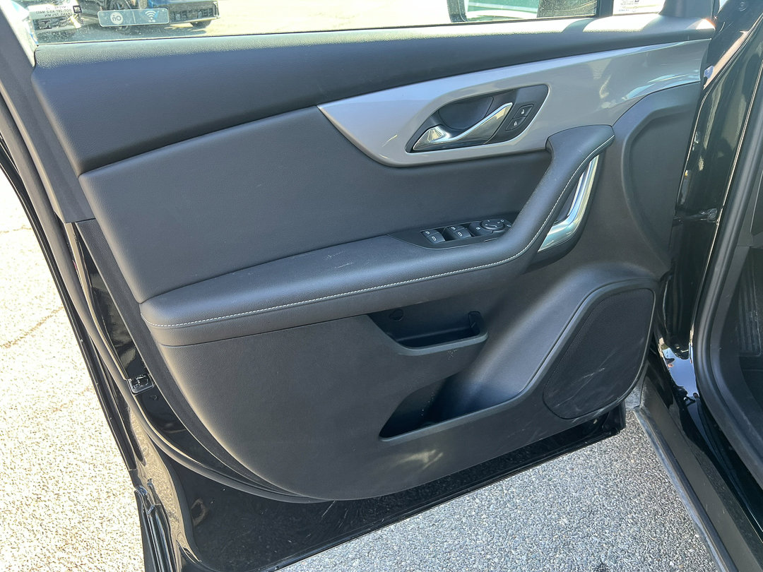 Used 2025 Chevrolet Blazer LT w/ Midnight/Sport Edition image 12