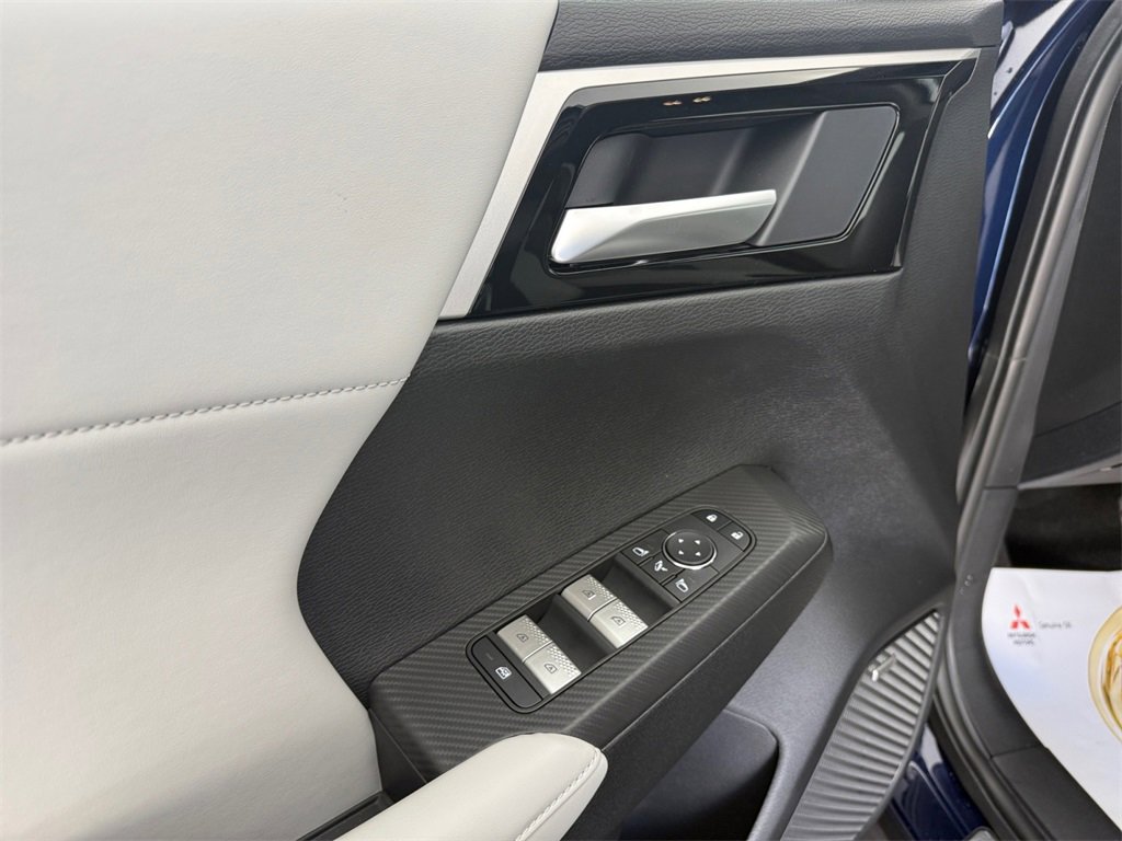 New 2026 Mitsubishi Outlander SE image 14