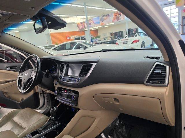 Used 2016 Hyundai Tucson Limited w/ Option Group 03 AWD/4WD image 8