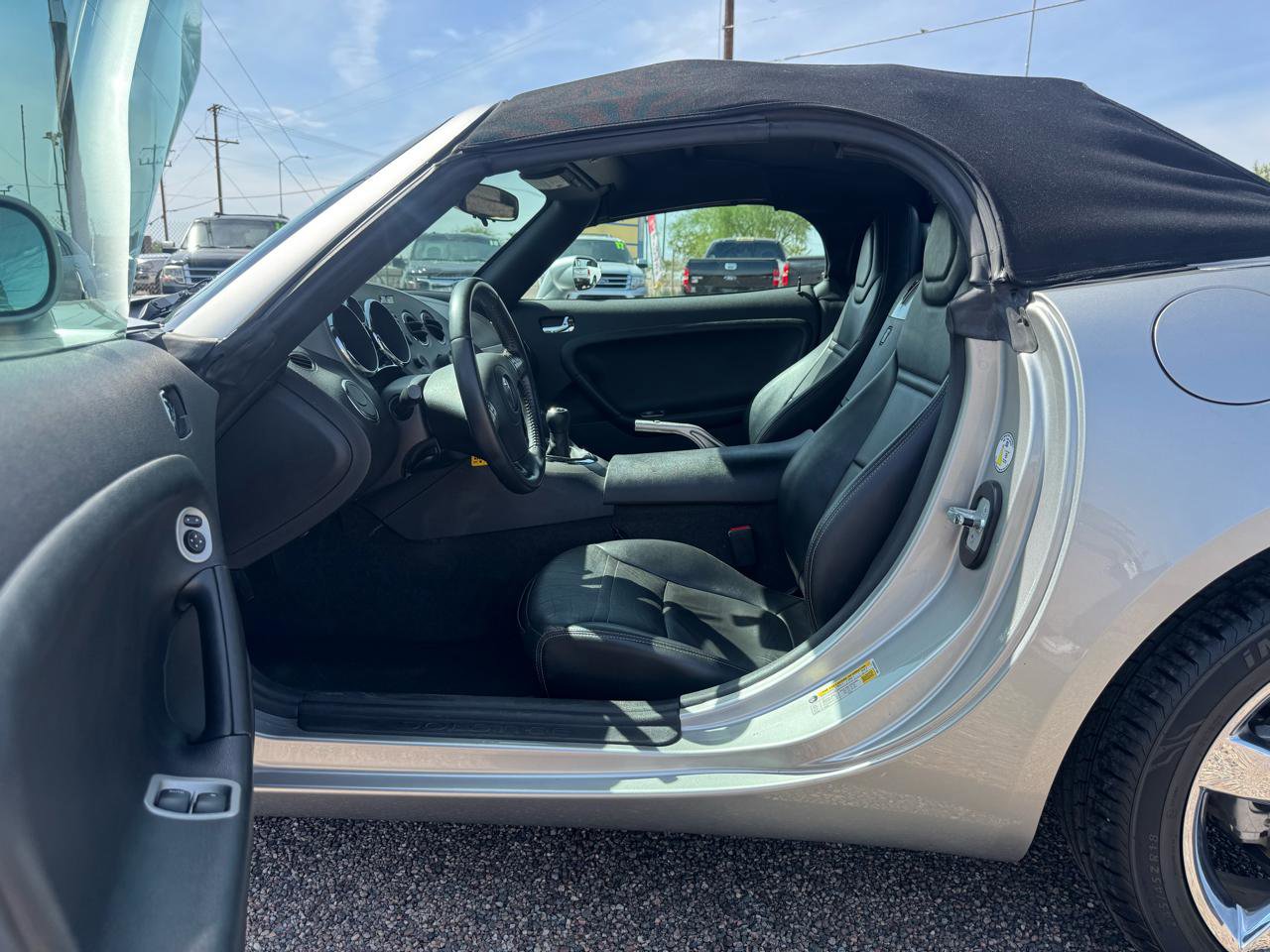 Used 2006 Pontiac Solstice Convertible w/ Premium Package RWD image 30