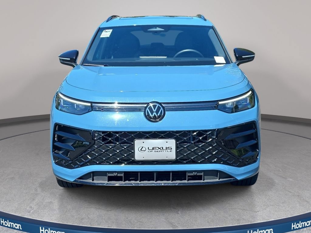 Used 2025 Volkswagen Tiguan SE R-Line AWD/4WD image 3