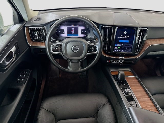 Used 2023 Volvo XC60 B5 Plus FWD image 16
