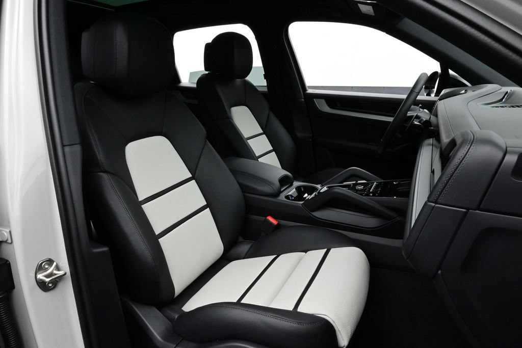 New 2026 Porsche Cayenne S AWD/4WD image 18