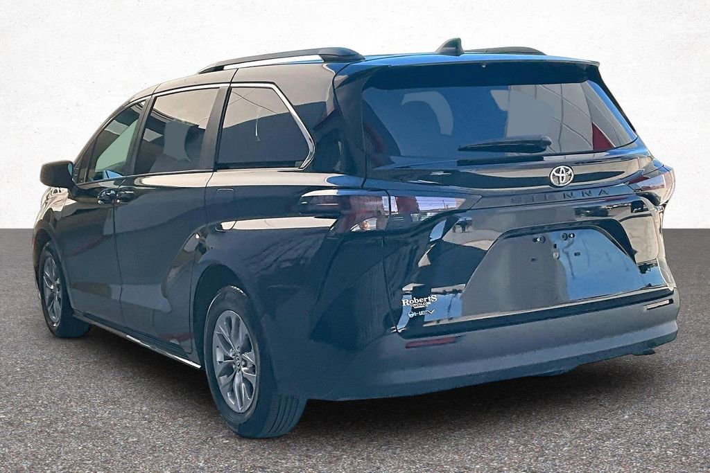 Certified 2026 Toyota Sienna LE image 5