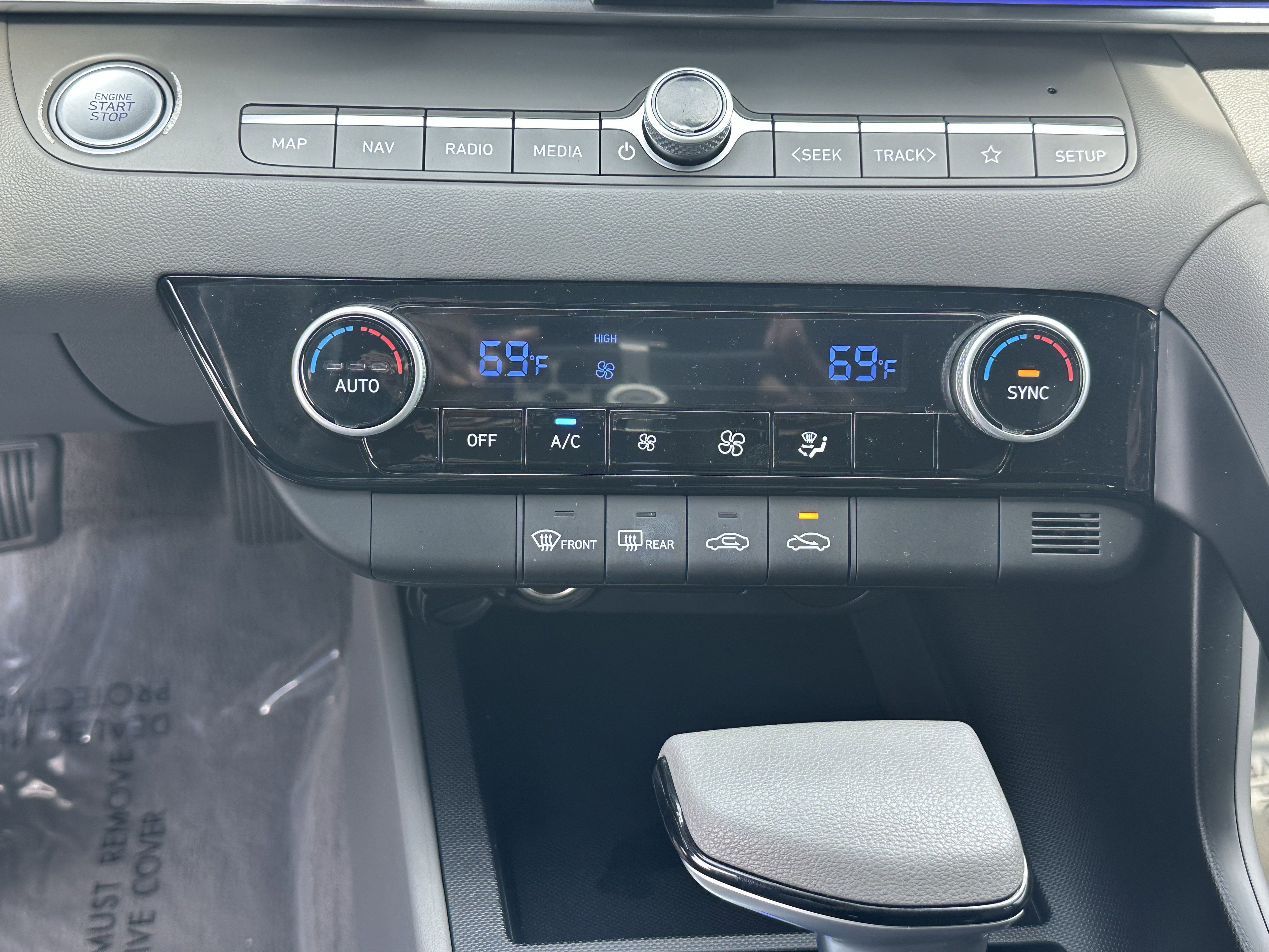 Used 2024 Hyundai Elantra SEL FWD image 30