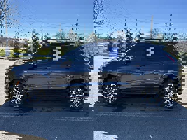 Used 2023 Cadillac XT4 Sport image 2