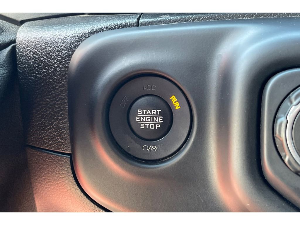 Used 2020 Jeep Wrangler Unlimited Sahara image 33