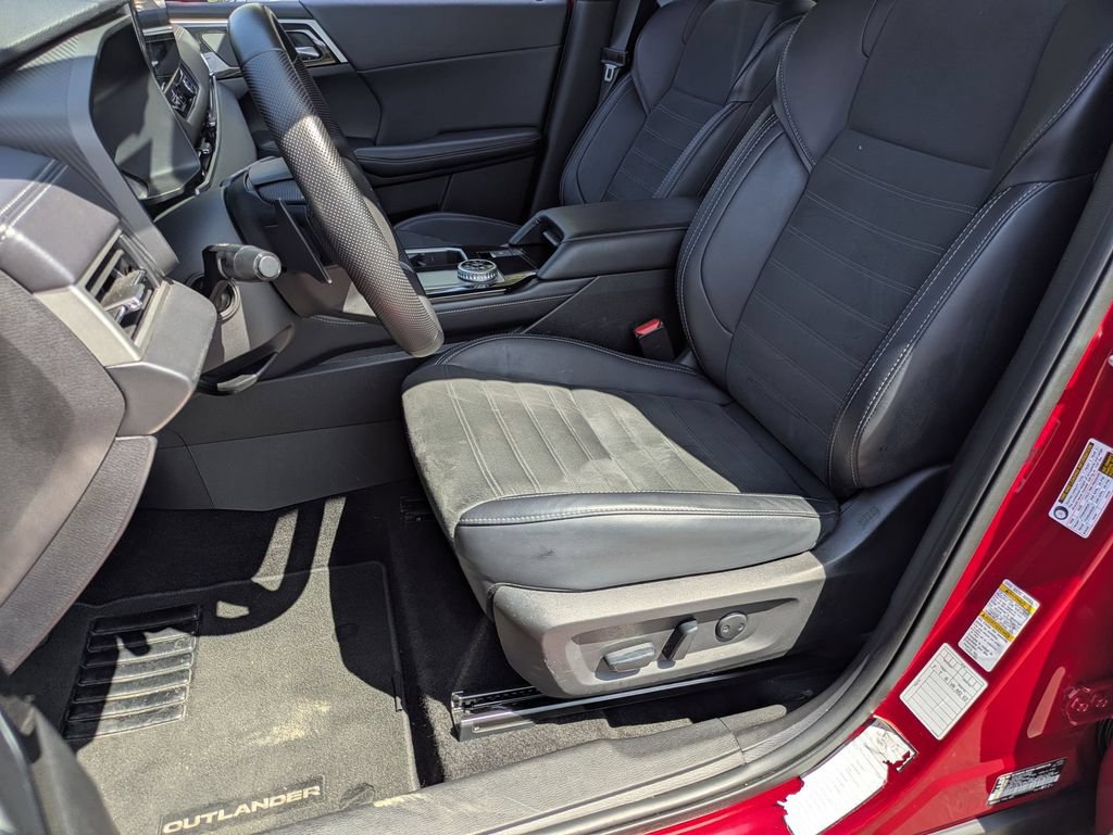Used 2025 Mitsubishi Outlander SE FWD image 14