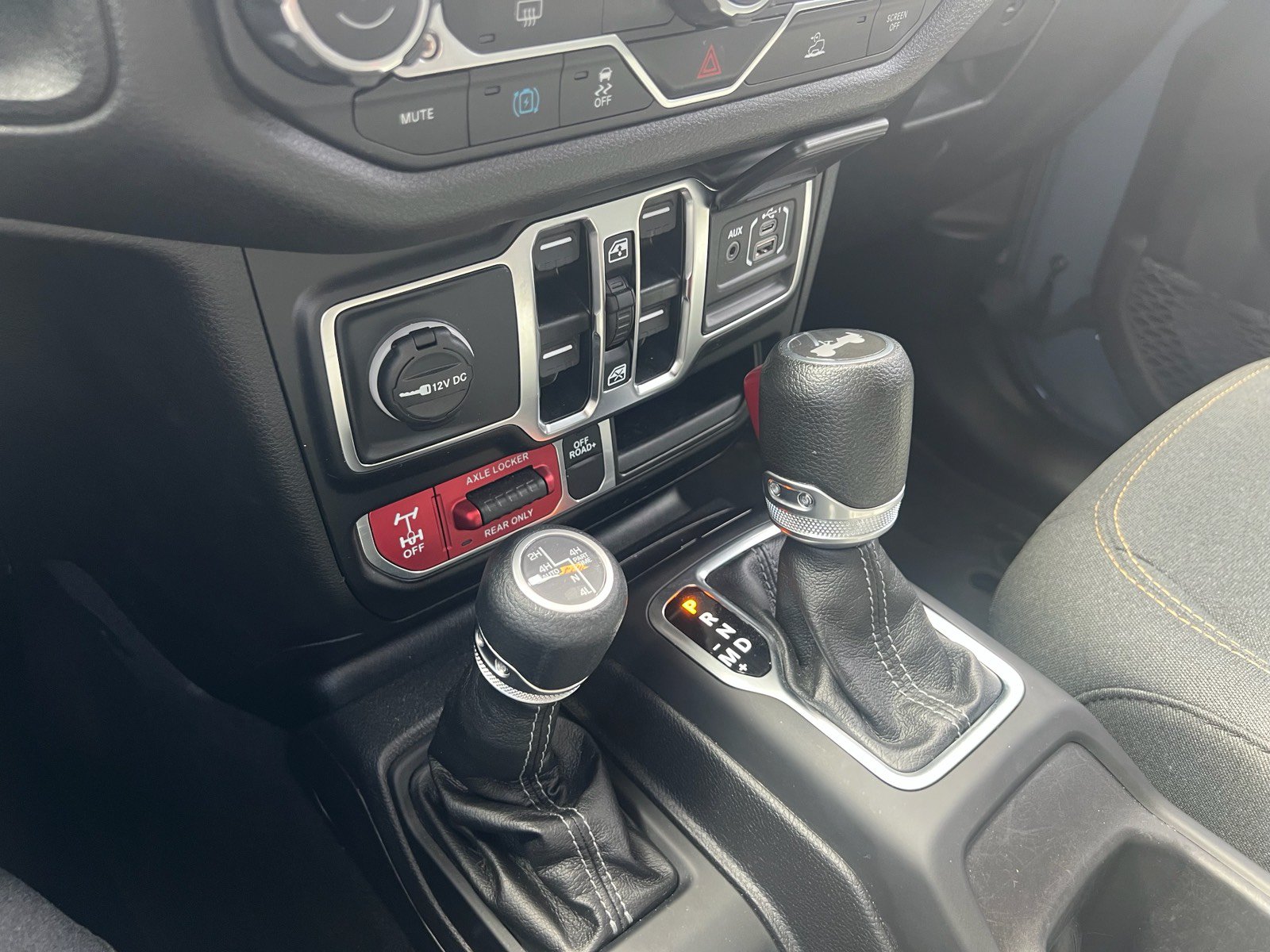 Used 2024 Jeep Wrangler Unlimited AWD/4WD image 28