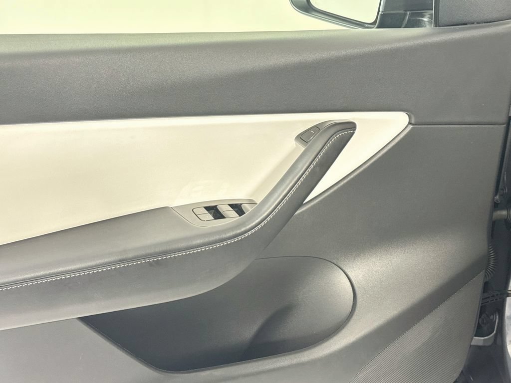 Used 2020 Tesla Model Y Long Range AWD/4WD image 18