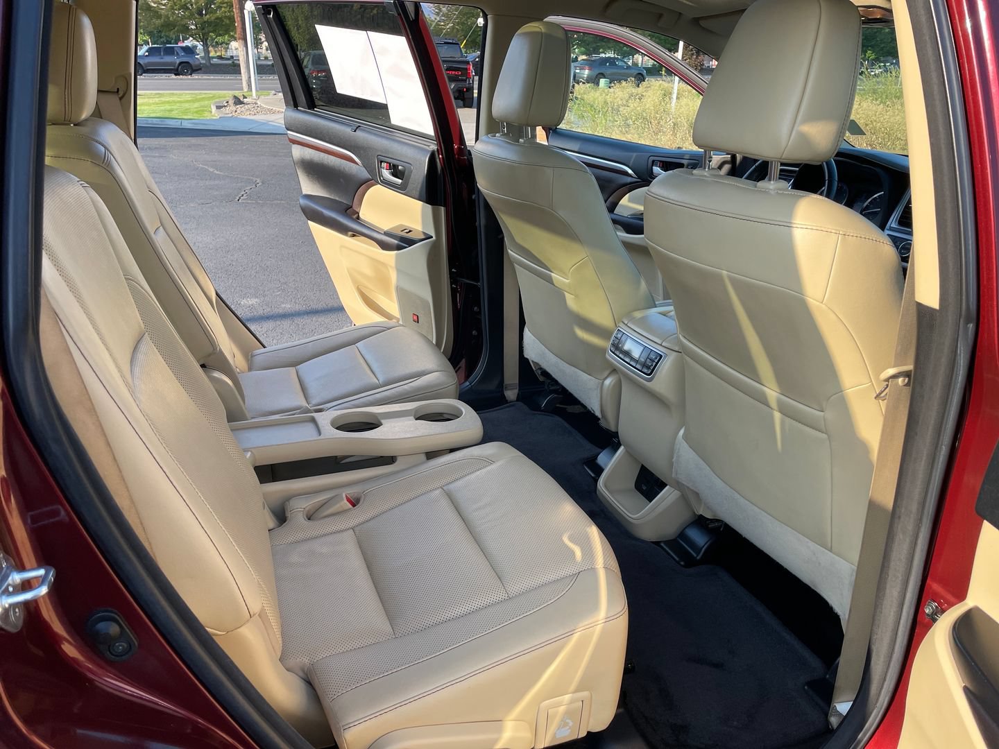 Certified 2016 Toyota Highlander Limited Platinum AWD/4WD image 10