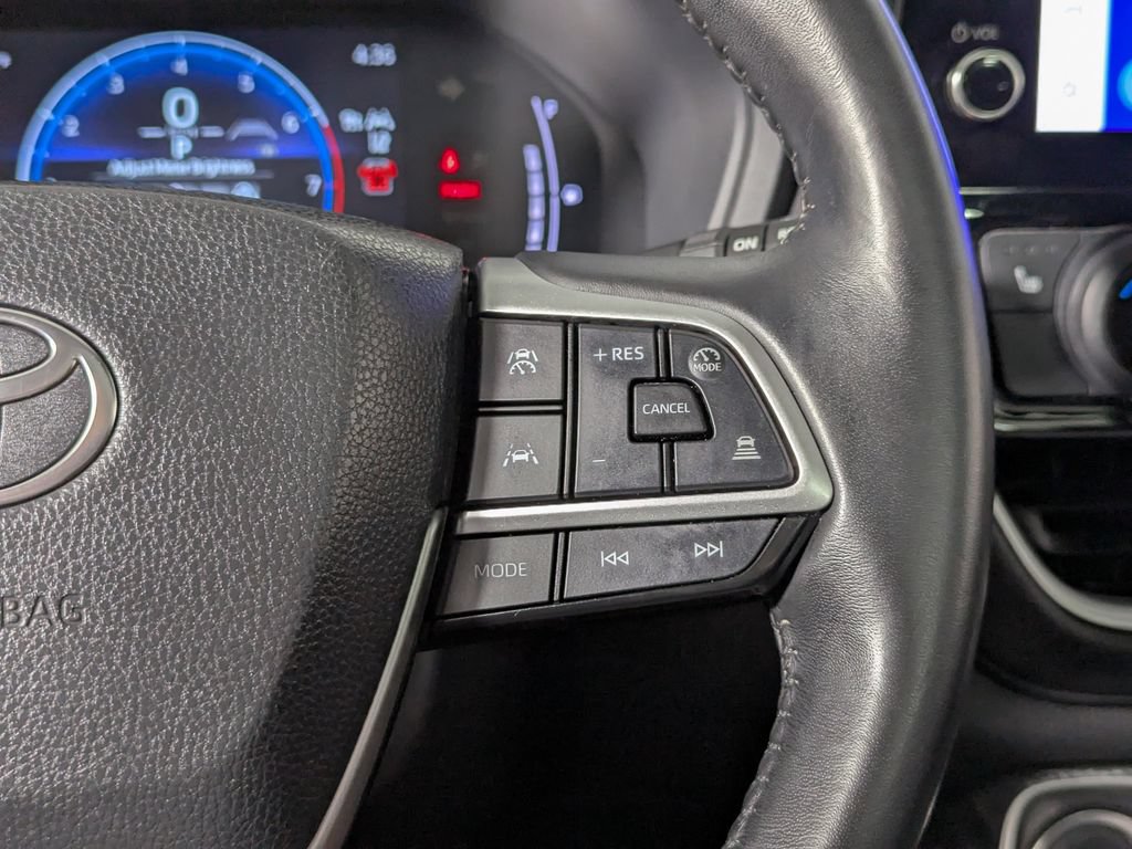 Used 2025 Toyota Grand Highlander AWD image 34
