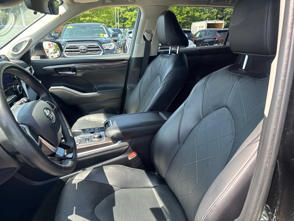 Used 2023 Toyota Highlander Platinum AWD/4WD image 16