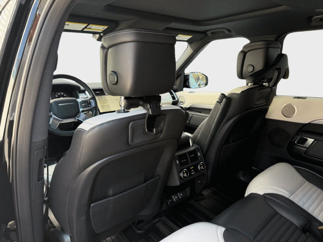 Used 2024 Land Rover Discovery Dynamic SE AWD/4WD image 25