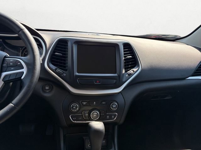Used 2018 Jeep Cherokee Latitude Plus FWD image 11