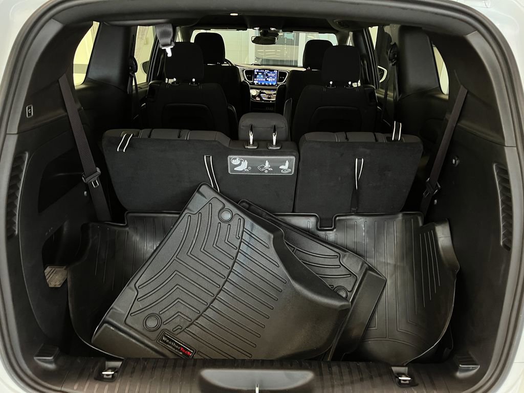 Used 2021 Chrysler Pacifica Touring w/ Cold Weather Group image 29