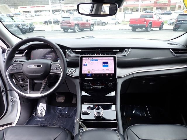 Certified 2023 Jeep Grand Cherokee Limited image 16