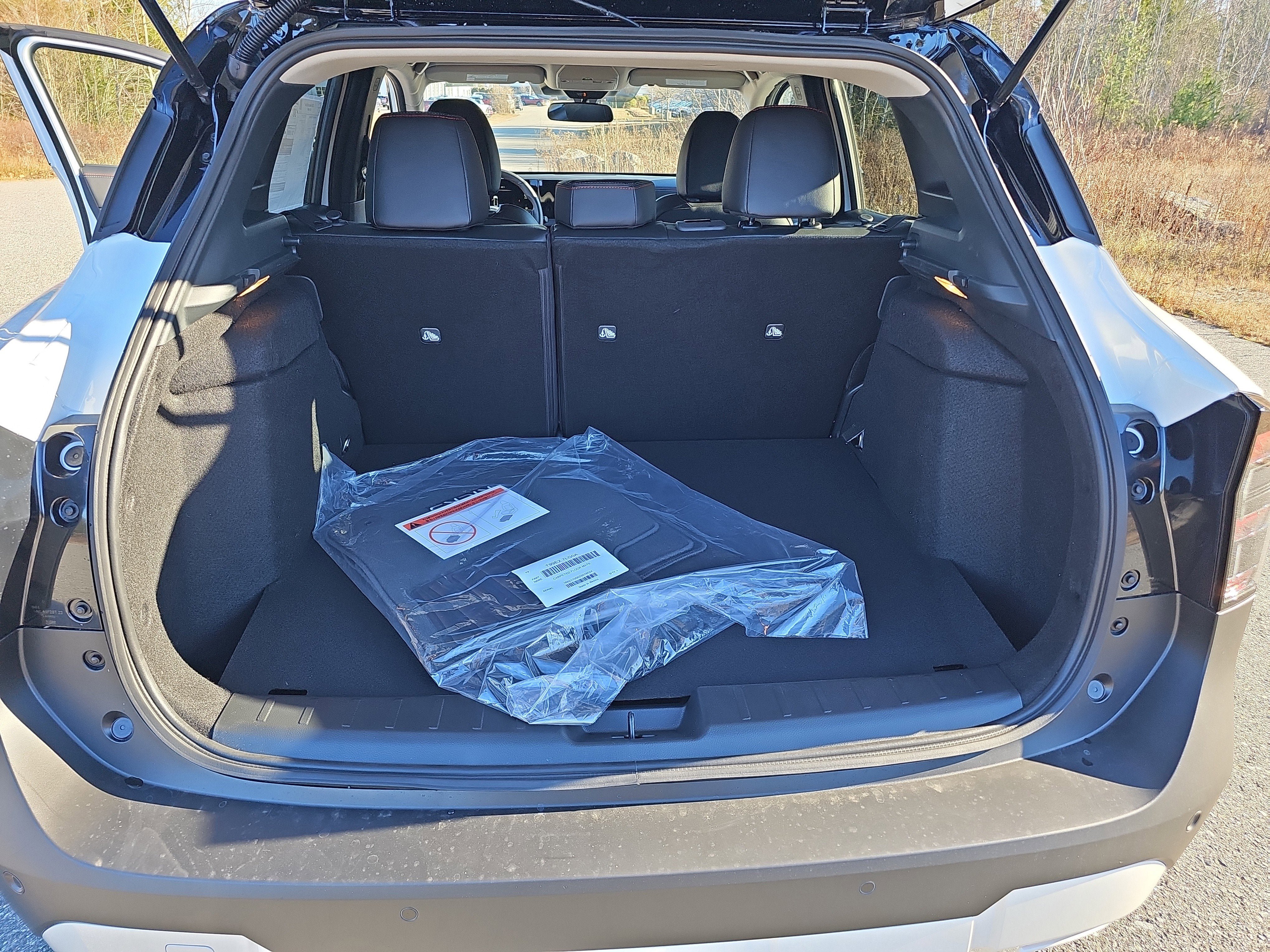 New 2026 Nissan Kicks SR w/ Cold Weather Package image 16