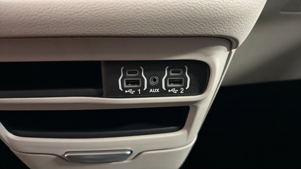Used 2024 Chrysler Pacifica Touring-L FWD image 30
