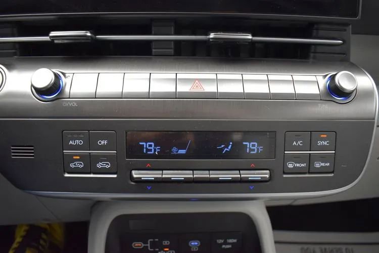 Used 2025 Hyundai Kona SEL FWD image 33