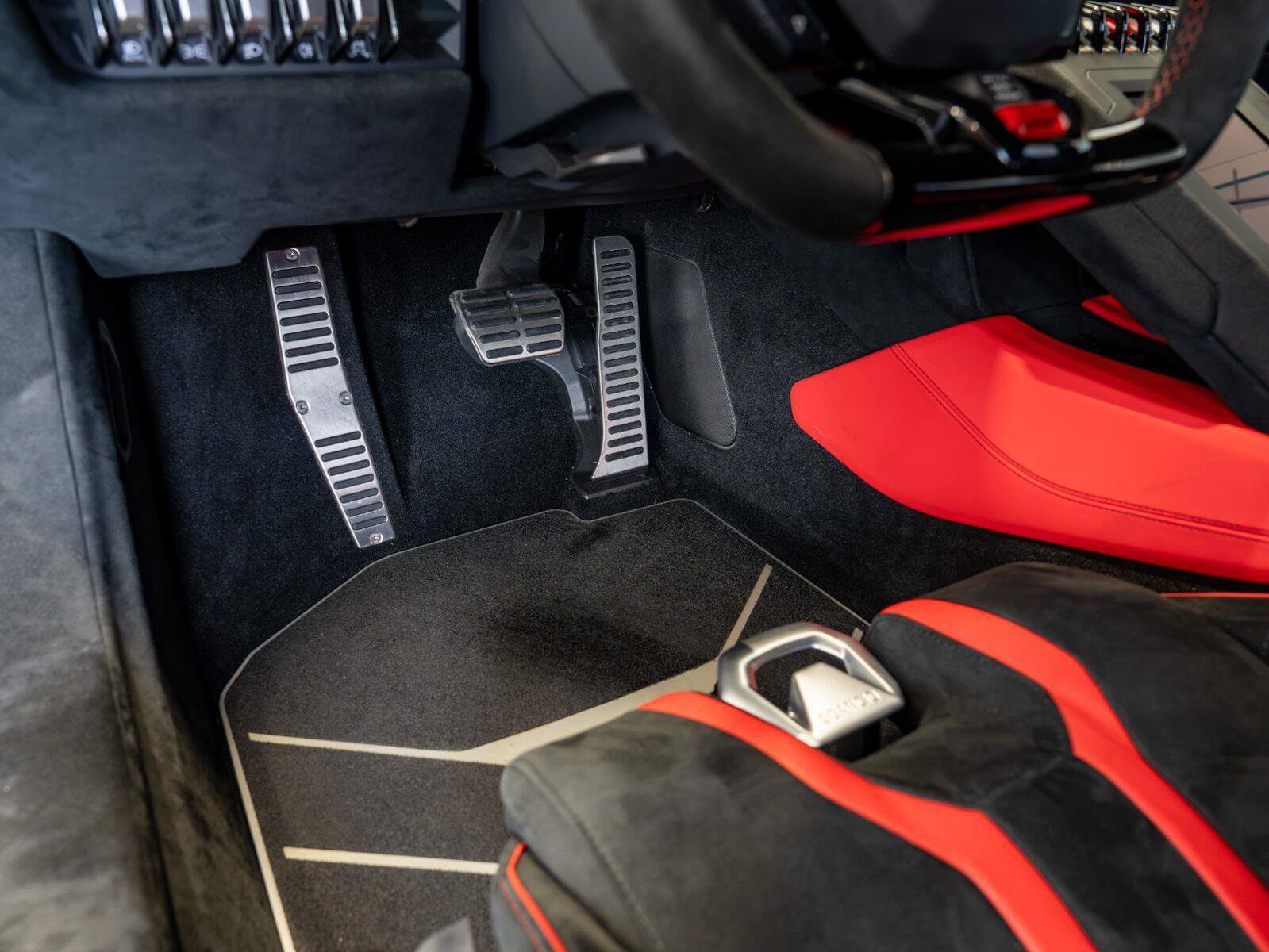 Used 2022 Lamborghini Huracan STO RWD image 71