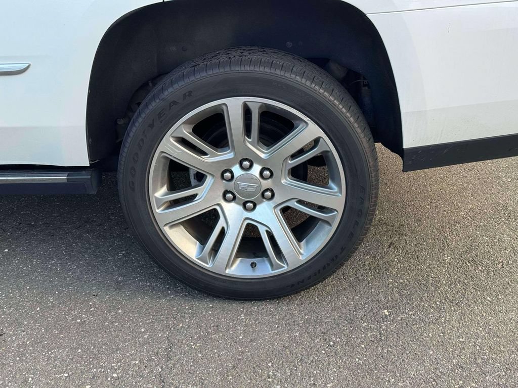 Used 2018 Cadillac Escalade Premium Luxury AWD/4WD image 11