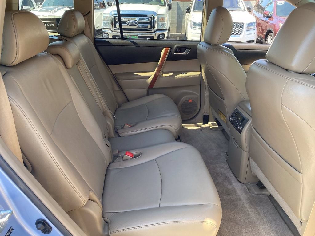 Used 2010 Toyota Highlander Limited FWD image 13