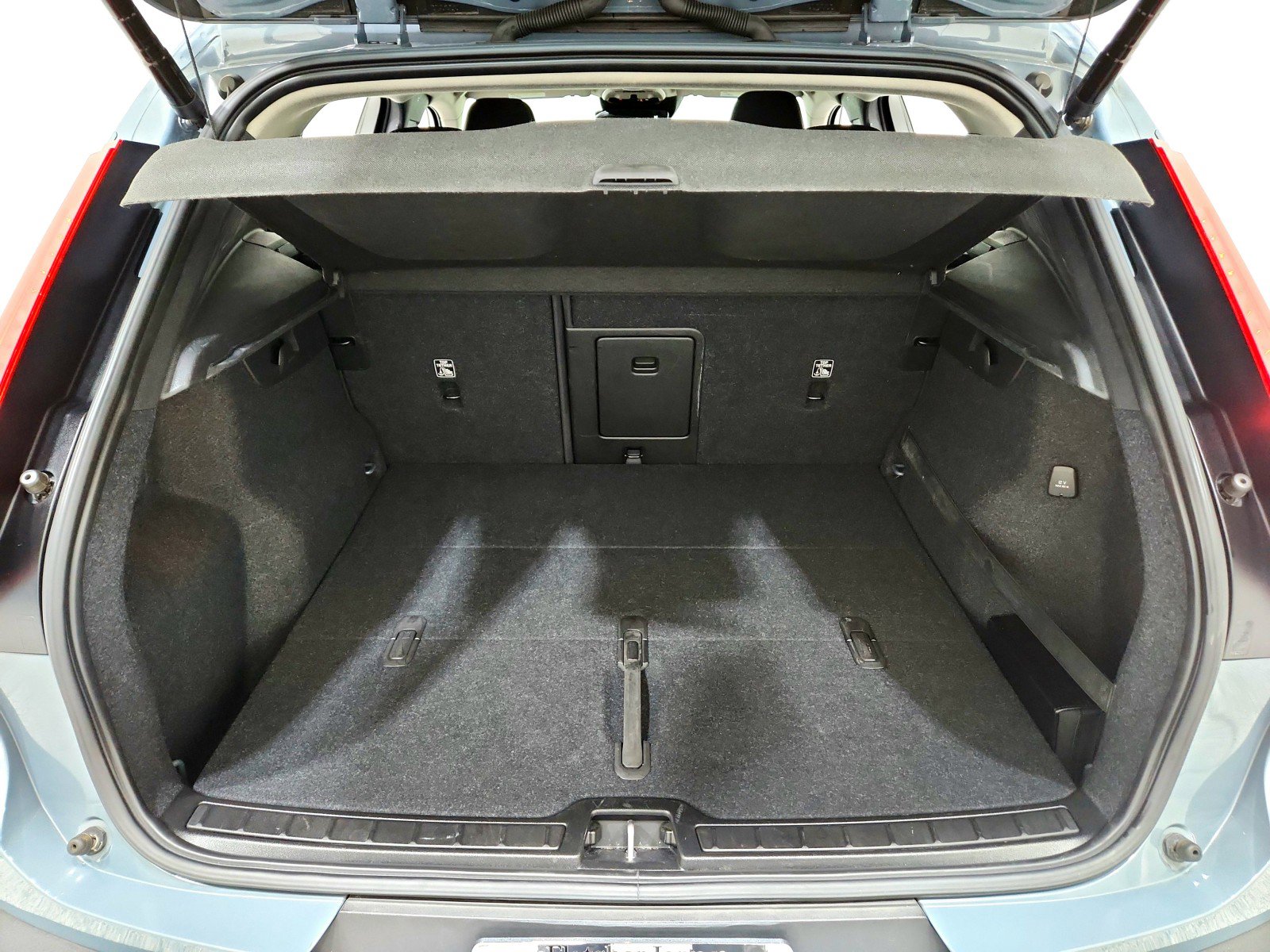 Used 2021 Volvo XC40 T5 Momentum image 26