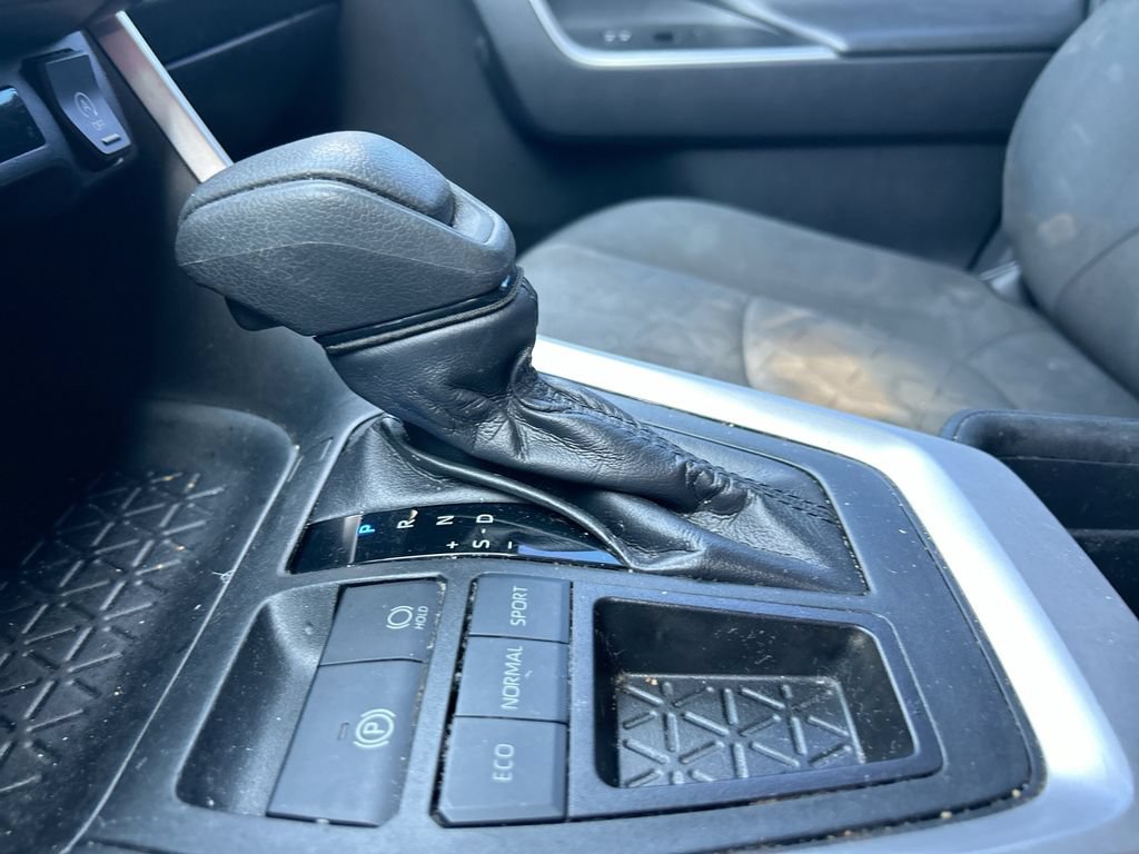 Used 2020 Toyota RAV4 XLE FWD image 25