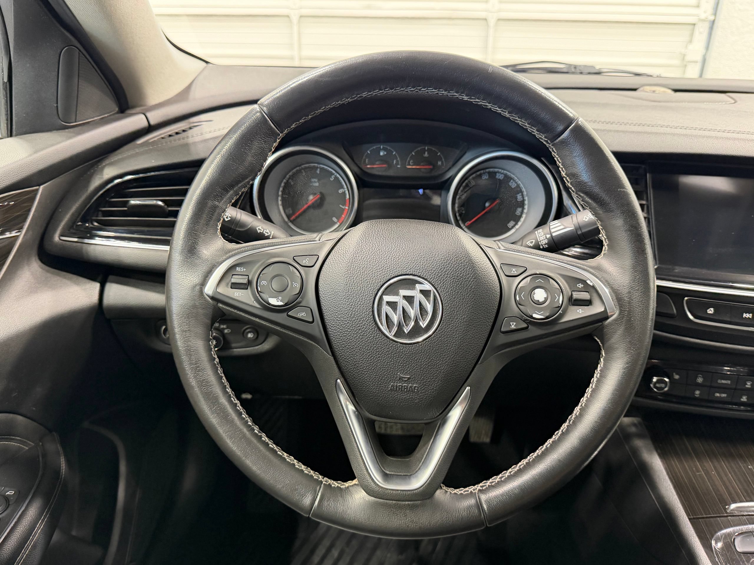 Used 2018 Buick Regal Essence FWD image 34