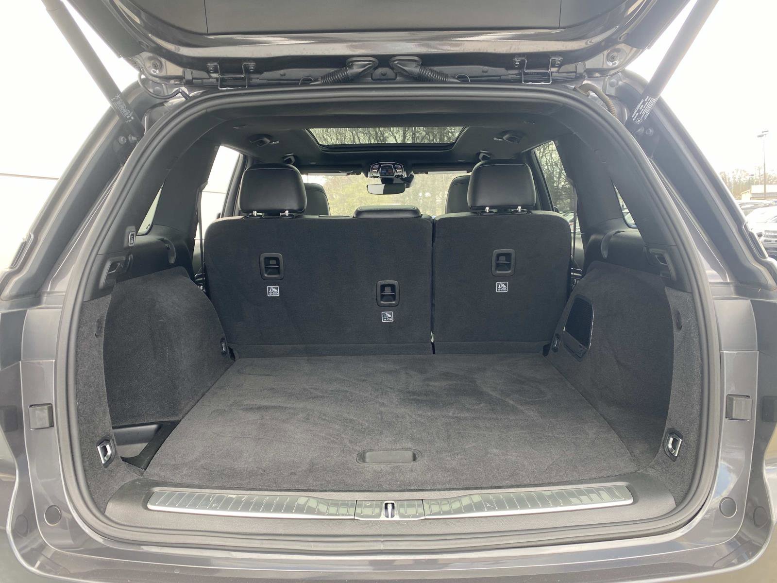 Used 2022 Jeep Grand Cherokee Overland w/ MOPAR Finishing Package image 8