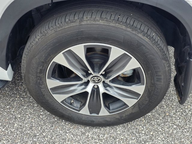 Used 2025 Toyota Highlander XLE FWD image 38