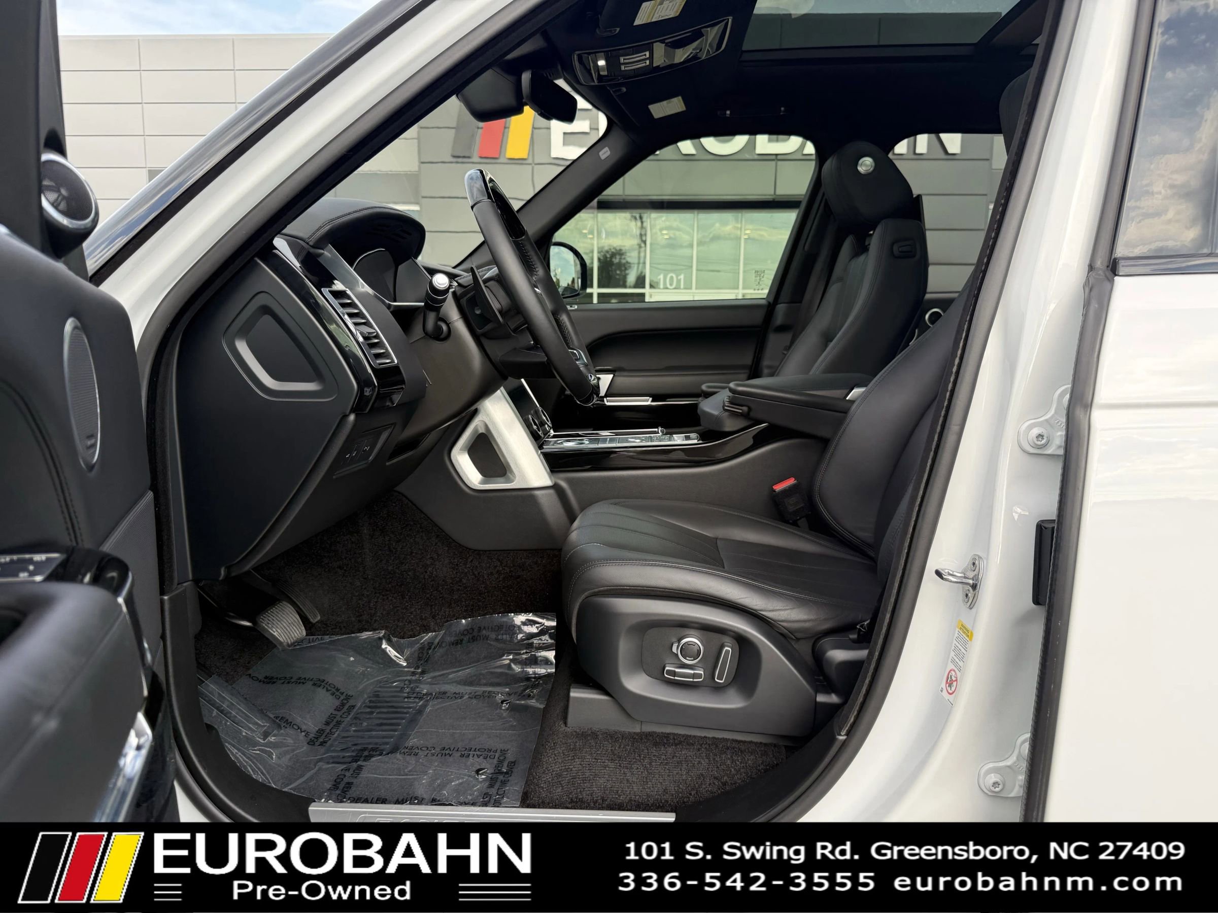 Used 2017 Land Rover Range Rover HSE AWD/4WD image 12