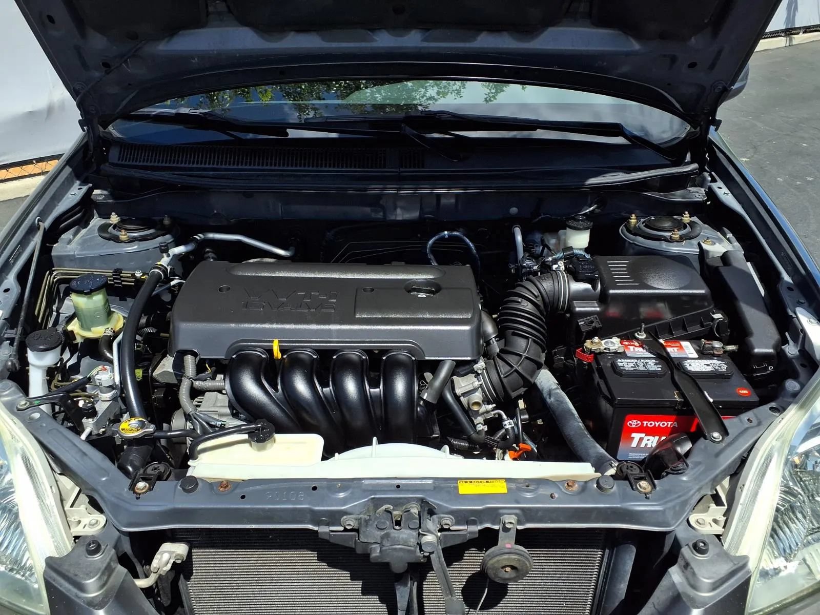 Used 2005 Toyota Matrix XR FWD image 4